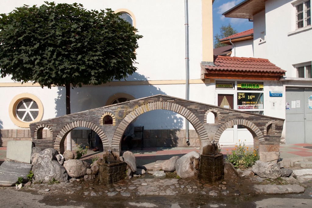 Чешма макет на Дяволският мост в Ардино