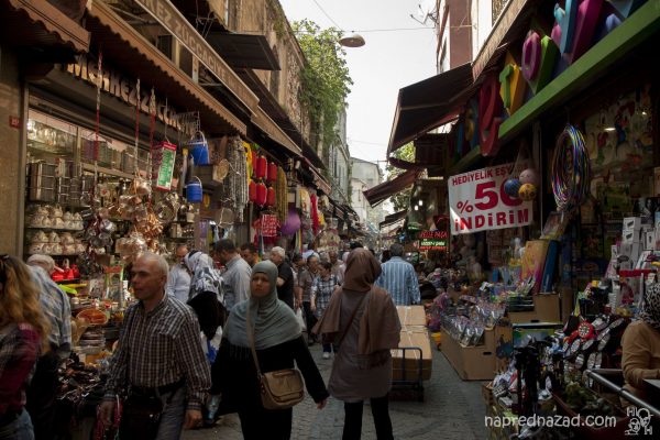 По улиците край Египетския пазар